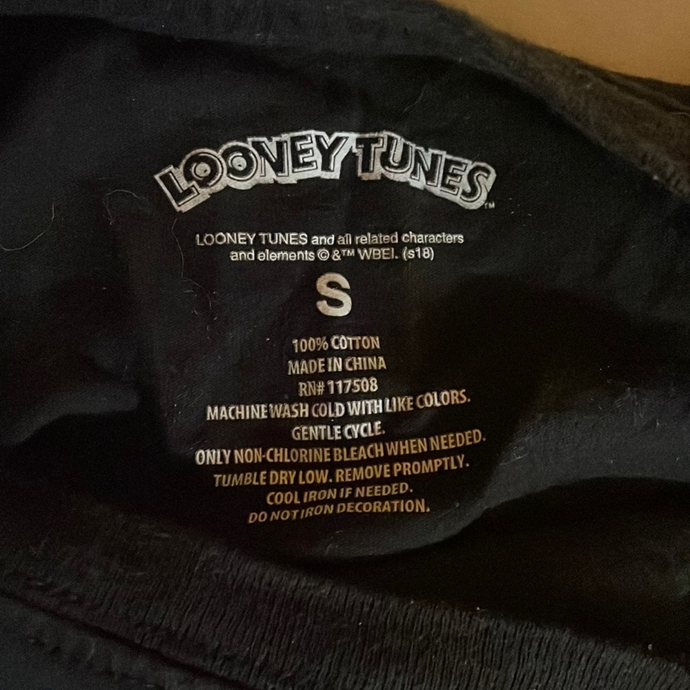 Looney toons, crop top, has been used
